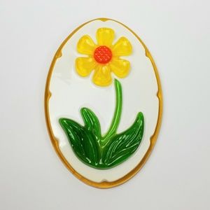 Vintage Daisy Wall Plaque Glass Like Resin 1969